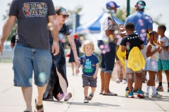28 de agosto de 2022: El Senador Kane organiza la Feria Infantil.