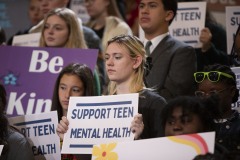 Noviembre 15, 2023: Senators Schwank and Kane hosted students from all over Pennsylvania in the Main Rotunda today to bring awareness to increased struggles with mental health in schools and for passage of Senate Bill 886 which would allow excused mental health days in PA.