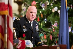 Diciembre 14, 2021: Senator Kane attended the annual Wreaths Across America ceremony in the Capitol today. The event honors fallen service members through the donation of millions of wreaths to cemeteries across America.